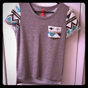 Sequence tee with pocket